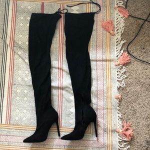Extra high thigh high heels 😻